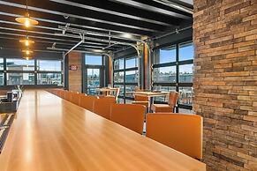 Cobblestone Hotel & Suites - Lynden