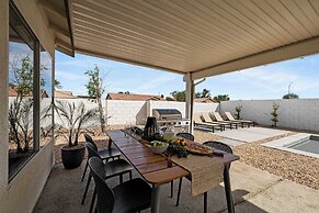 Montego by Avantstay Private Yard w/ Pool & Hot Tub