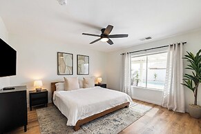 Montego by Avantstay Private Yard w/ Pool & Hot Tub