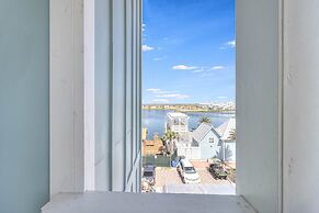 Dock Holiday 212 COA