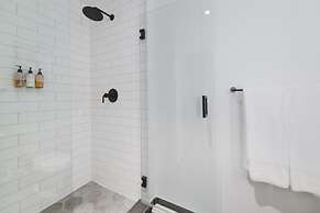 Prime Spot Stunning Ocean & Bay Views