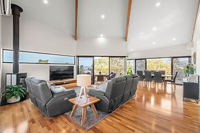 Tree Top Views - 4 Bedroom House