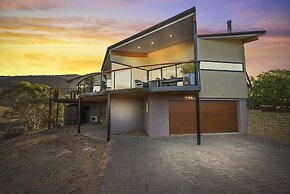 Tree Top Views - 4 Bedroom House