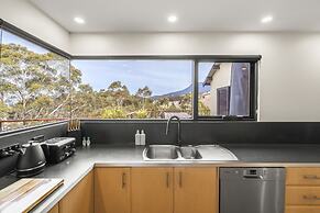 Tree Top Views - 4 Bedroom House