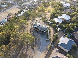 Tree Top Views - 4 Bedroom House