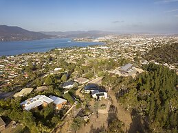 Tree Top Views - 4 Bedroom House