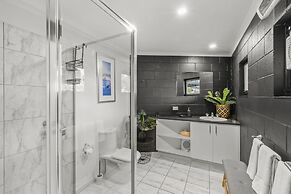 Tree Top Views - 4 Bedroom House