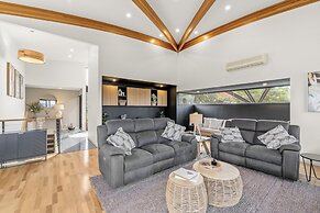 Tree Top Views - 4 Bedroom House