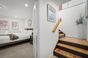 Tree Top Views - 4 Bedroom House