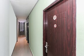 OYO 93772 Iconiq Rooms