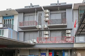 OYO 93772 Iconiq Rooms