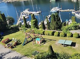 Sunshine Coast Resort Hotel & Marina