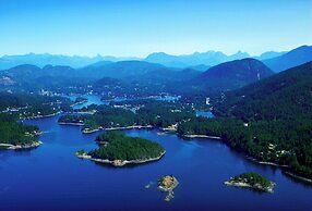 Sunshine Coast Resort Hotel & Marina