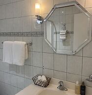 Sunshine Coast Resort Hotel & Marina