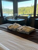 Sunshine Coast Resort Hotel & Marina