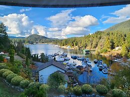 Sunshine Coast Resort Hotel & Marina