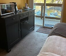 Sunshine Coast Resort Hotel & Marina