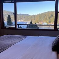 Sunshine Coast Resort Hotel & Marina