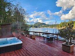 Sunshine Coast Resort Hotel & Marina