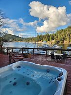 Sunshine Coast Resort Hotel & Marina