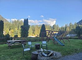 Sunshine Coast Resort Hotel & Marina