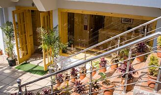 Ghar Bar Boutique Stay & Cafe