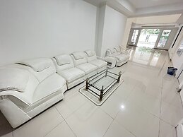 OYO 93721 RuPA Near LRT Velodrome 2 Rawamangun