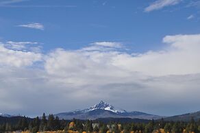 NEW Winter Retreat at Black Butte Ranch