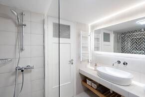 Digital Nomad Friendly Apt in Athens