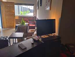 The Crib-Artist Residence