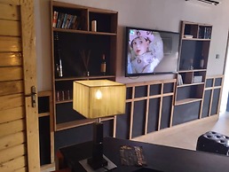 The Crib-Artist Residence