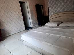 Collection O 93707 Rooms By U