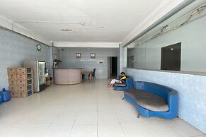 OYO 93781 Hotel California 2NearNagoya Hill Shopping Mall