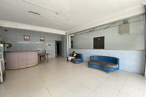 OYO 93781 Hotel California 2NearNagoya Hill Shopping Mall