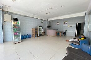 OYO 93781 Hotel California 2NearNagoya Hill Shopping Mall