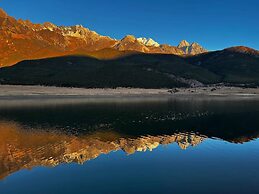 ShujiayuluVillafound Jade Hotel