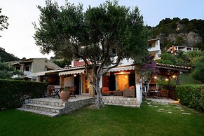 Seaduced Beachfront Villa by Corfuescape