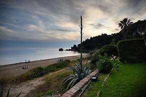 Seaduced Beachfront Villa by Corfuescape