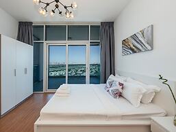 Luxury StayCation - Al Jawhara Tower Studio Apt in the Heart of Dubai