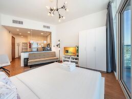 Luxury StayCation - Al Jawhara Tower Studio Apt in the Heart of Dubai