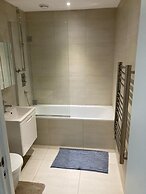 Stunning 3-bed, 3-bath Apartment in Southampton