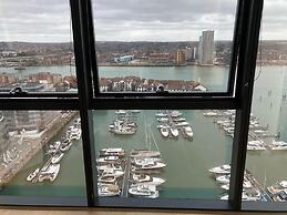 Stunning 3-bed, 3-bath Apartment in Southampton