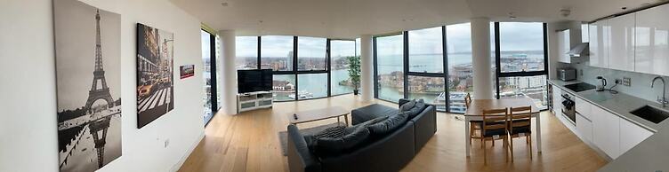 Stunning 3-bed, 3-bath Apartment in Southampton