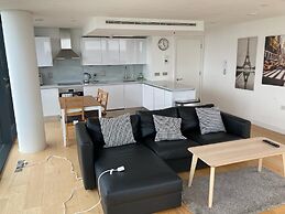 Stunning 3-bed, 3-bath Apartment in Southampton