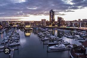 Stunning 3-bed, 3-bath Apartment in Southampton