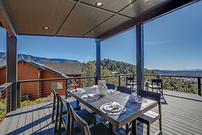 Hot Tub & Panoramic Mtn Views: Pine Retreat!