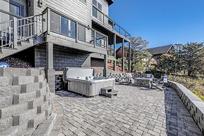 Hot Tub & Panoramic Mtn Views: Pine Retreat!