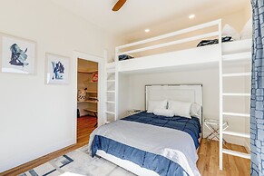 Hot Tub & Panoramic Mtn Views: Pine Retreat!