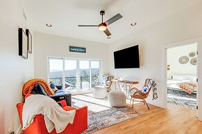 Hot Tub & Panoramic Mtn Views: Pine Retreat!