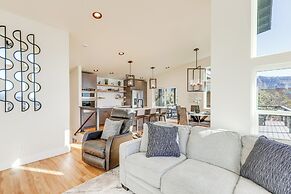 Hot Tub & Panoramic Mtn Views: Pine Retreat!